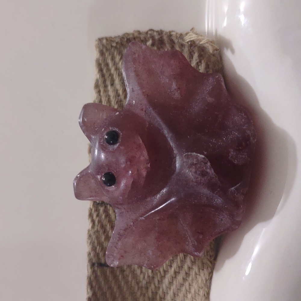 Bat Carving Strawberry Quartz 1inch By 1.5 Inch Has Flaws - Picture 10 of 12